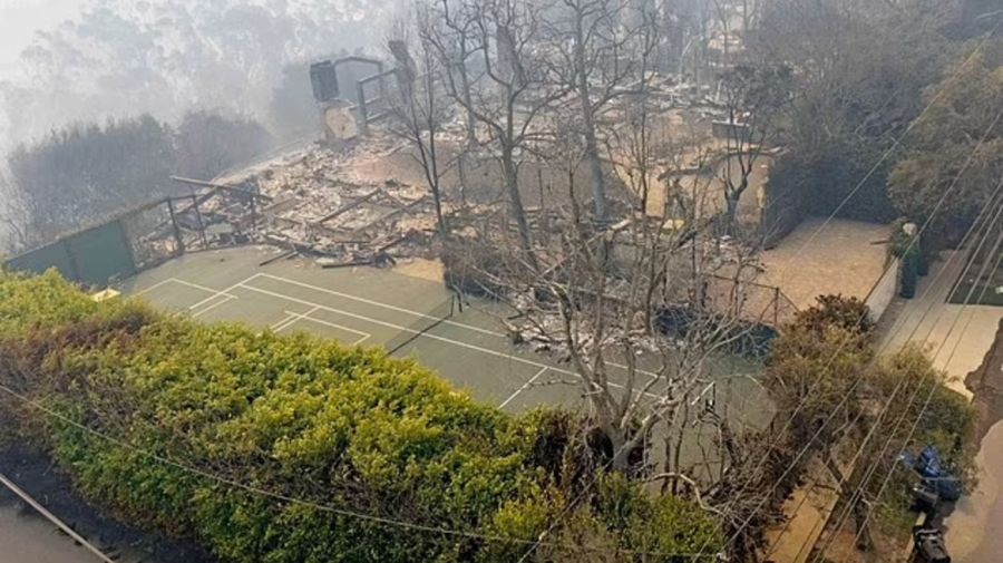 La casa de Billy Crystal tras el incendio en Palisades