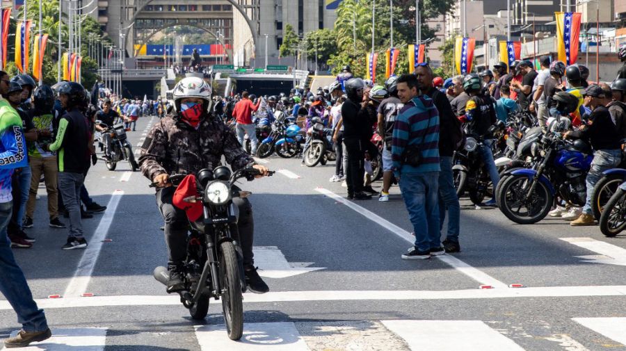 Motorizados, los seguidores que utiliza el régimen de Maduro para el control de las calles de Caracas.