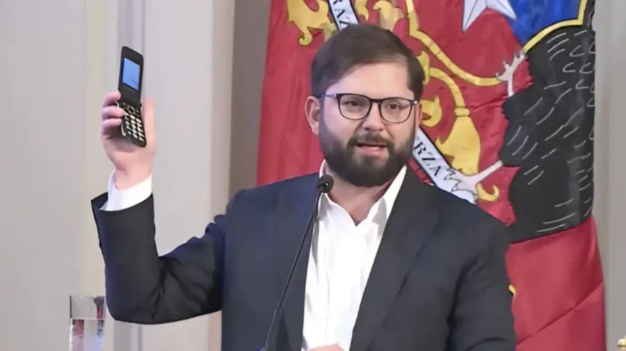 Gabriel Boric explicó por qué dejó de usar smartphones: 