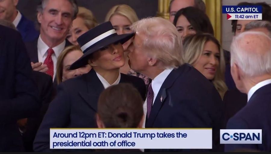 Donald Trump y Melania Trump beso