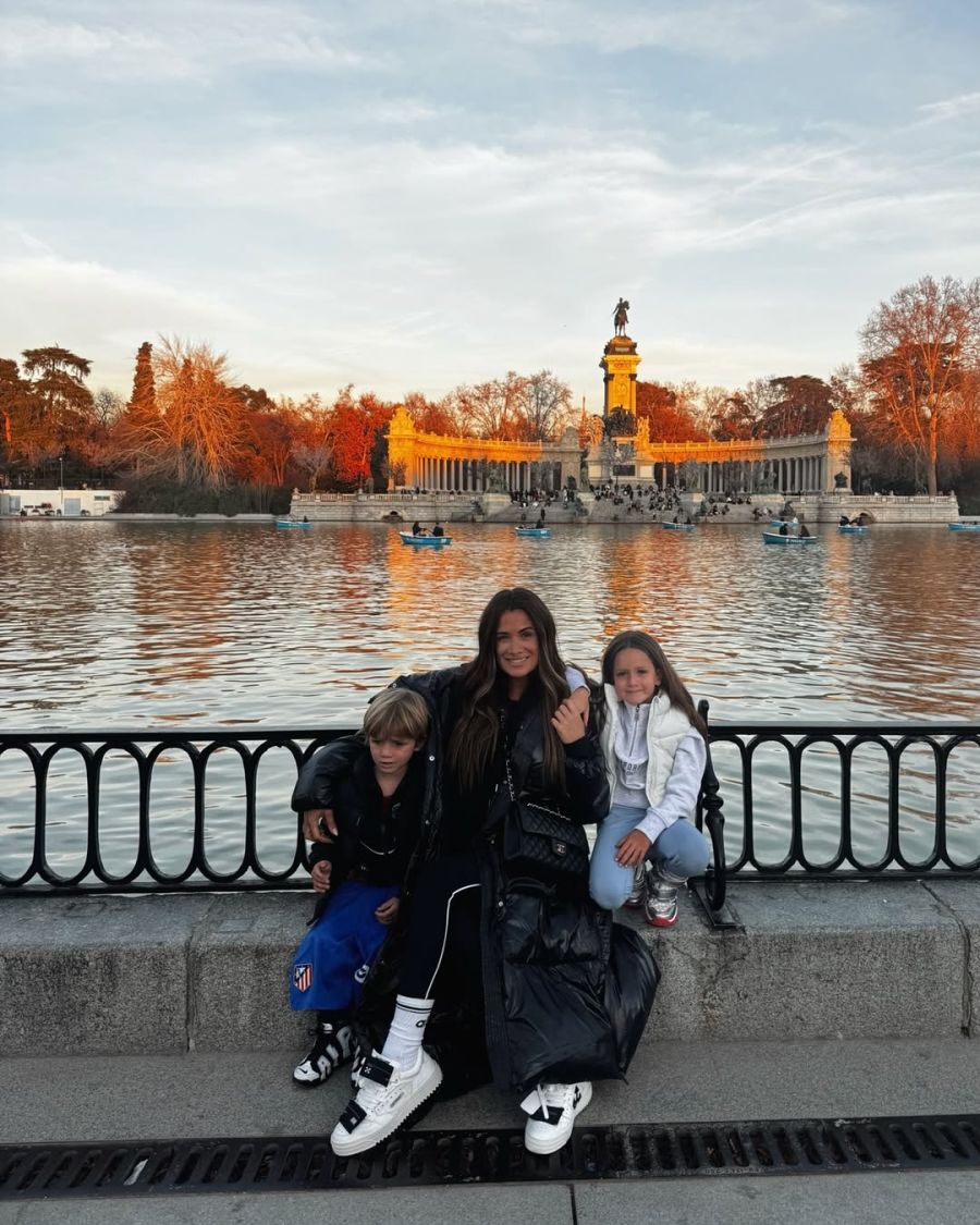 Cami Homs con sus hijos en Madrid