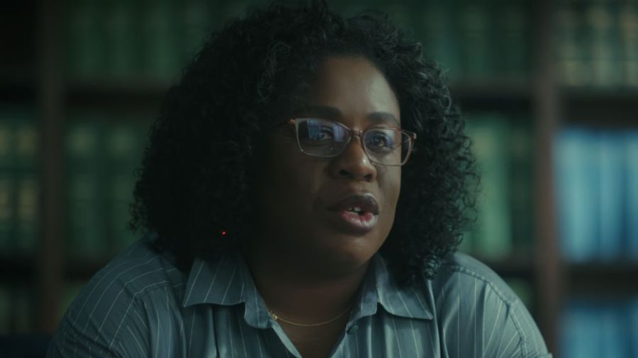  Uzo Aduba, conocida por su aclamado papel en Orange Is The New Black, interpreta a Edie