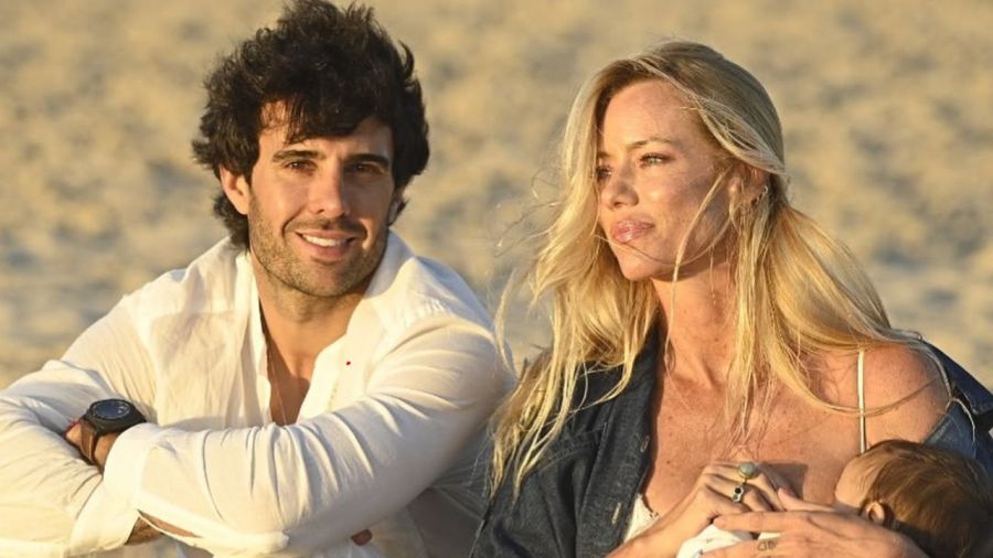 Nicole Neumann, Manu Urcera y su hijo Cruz en la playa 