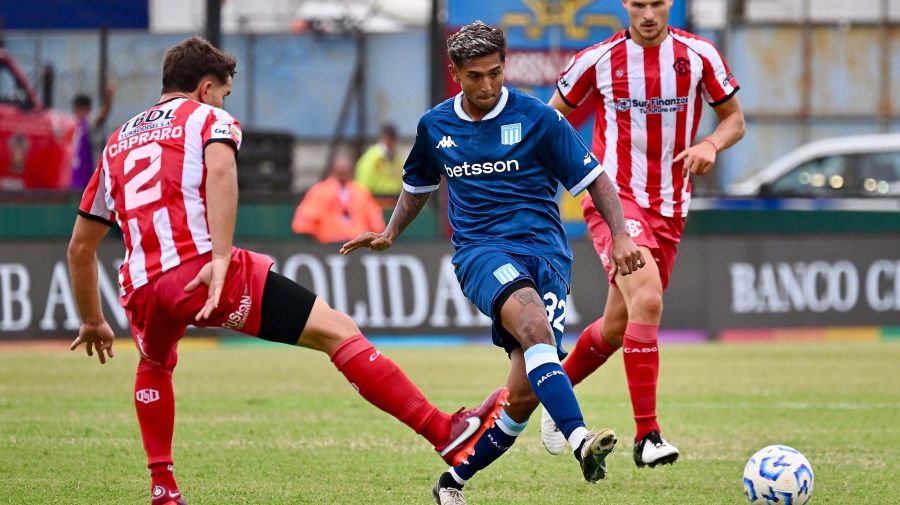 Racing venció a Barracas Central en el inicio del campeonato.