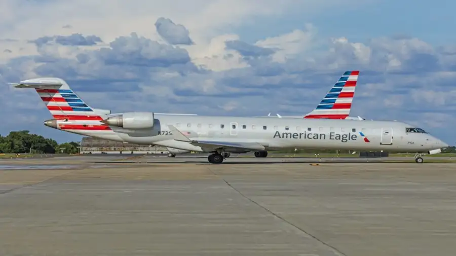 Avión comercial de American Airlines para vuelos de cabotaje, Bombardier CRJ700