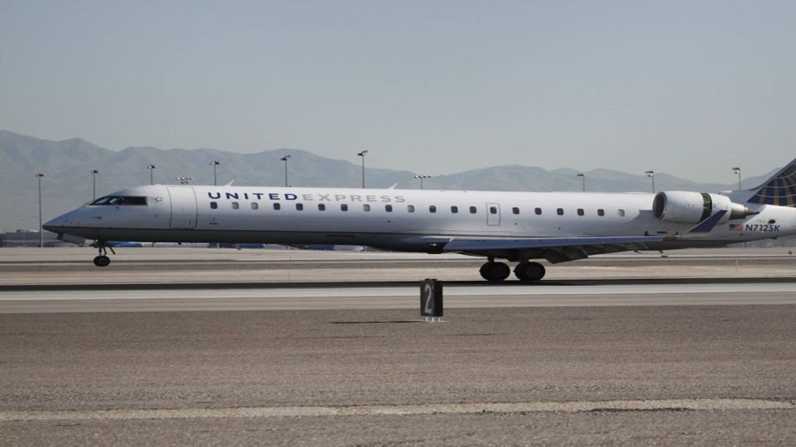 Avión comercial de American Airlines para vuelos de cabotaje, Bombardier CRJ700 