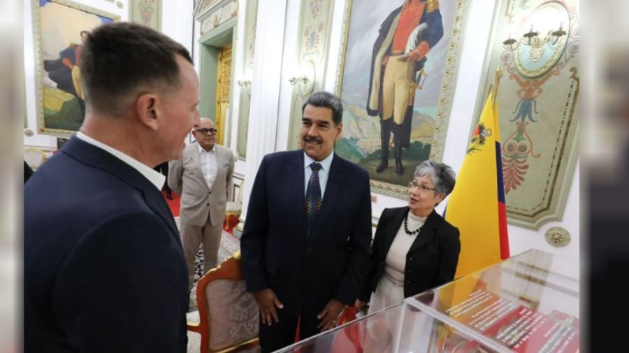 Nicolás Maduro recibe a Richard Grenell