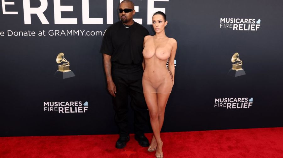 Bianca Censori desnuda en los Grammys 2025