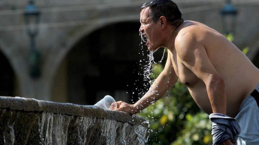 Según el Ministerio de Salud, el golpe de calor son trastornos generados por el incremento de temperatura corporal a causa de las elevadas temperaturas 