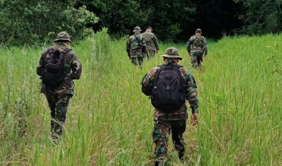 2002_cazadores furtivos