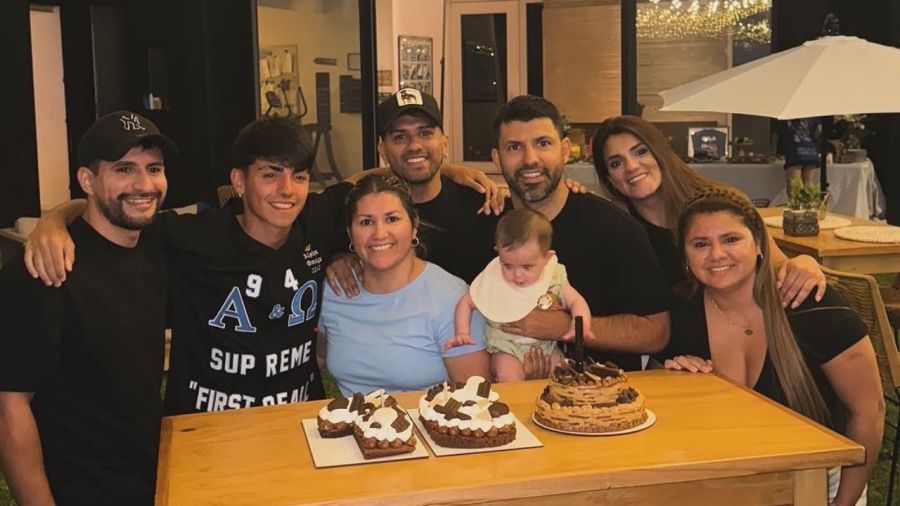 Chocotorta y pileta, así fue el cumpleaños de Benjamín Agüero