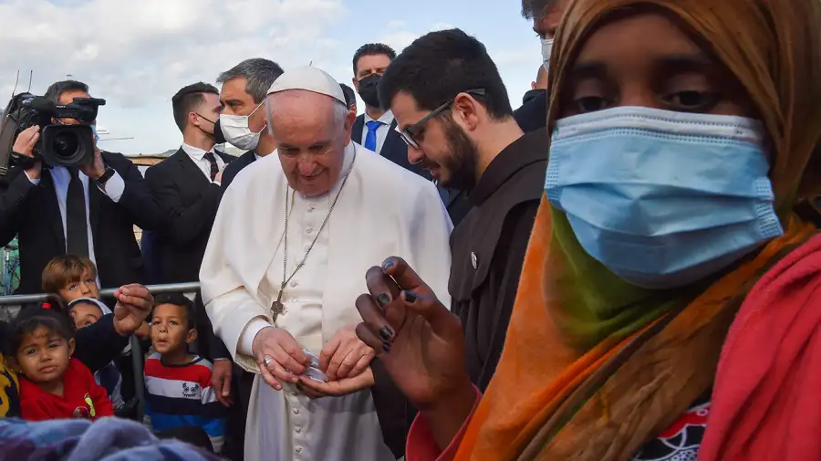 Papa Francisco con imigrantes