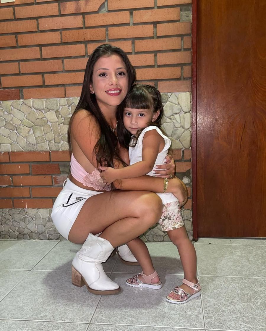 Jenifer Lauría junto a su hija