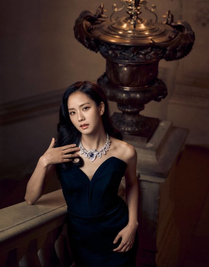 Jisoo en el Grand Dîner du Louvre en Paris