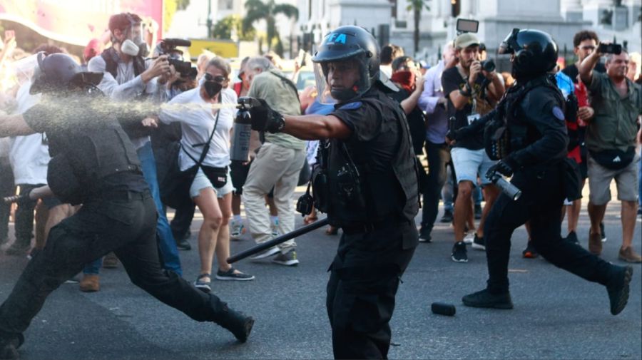 Represión a los jubilados frente al Congreso 20250305