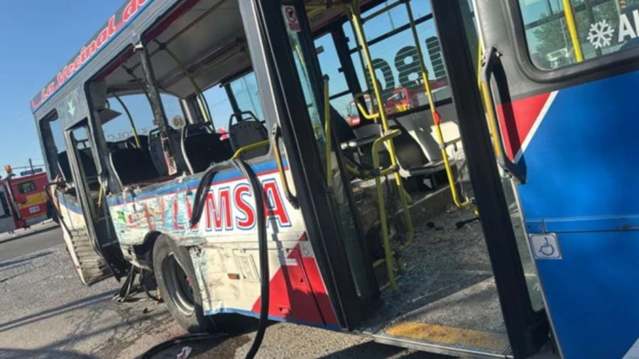 Choque entre un camión y un colectivo en La Matanza 20250307