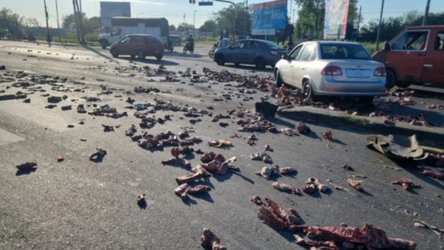 Choque entre un camión y un colectivo en La Matanza 20250307