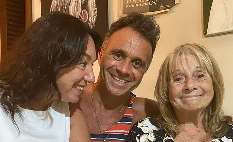 Sergio Lapegüe junto a su mujer Bochi y su mamá Elba