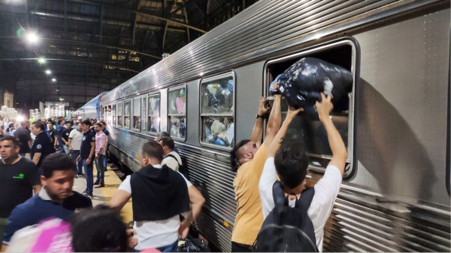 Partió el Tren Solidario a Bahía Blanca con 12 vagones cargados de donaciones 20250311