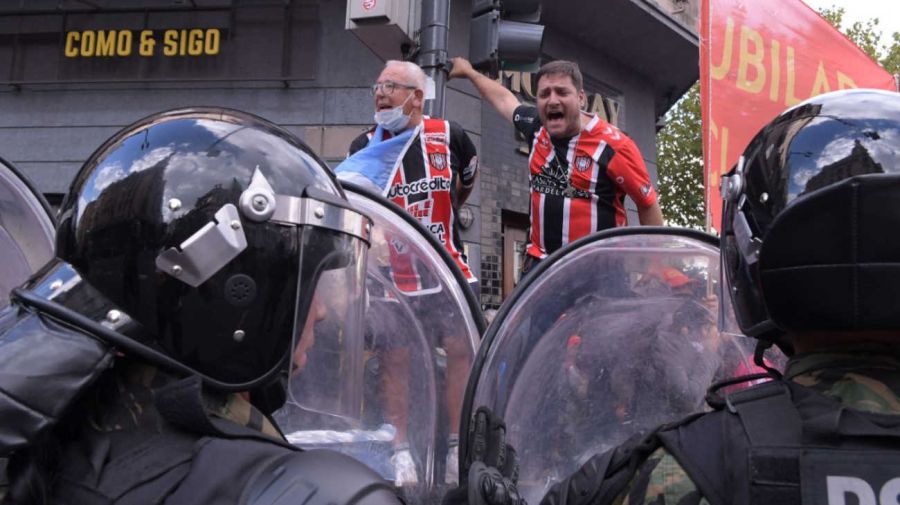 La marcha de los jubilados con los hinchas, la protesta en el Congreso 20250312