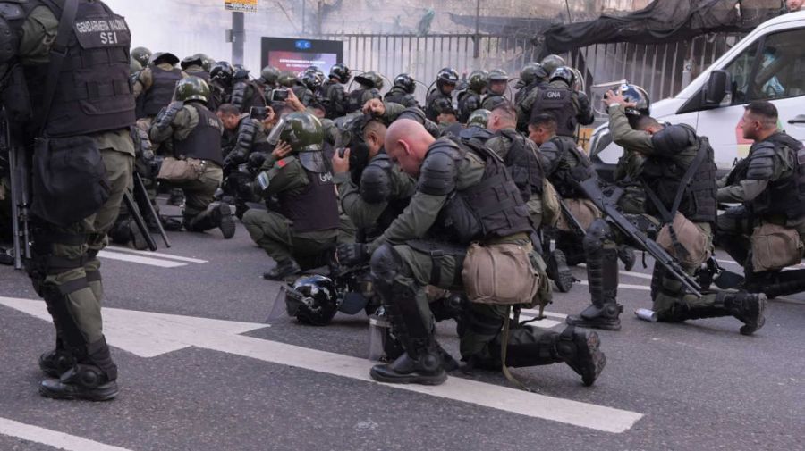 La marcha de los jubilados con los hinchas, la protesta en el Congreso 20250312