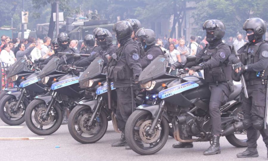 La marcha de los jubilados con los hinchas, la protesta en el Congreso 20250312