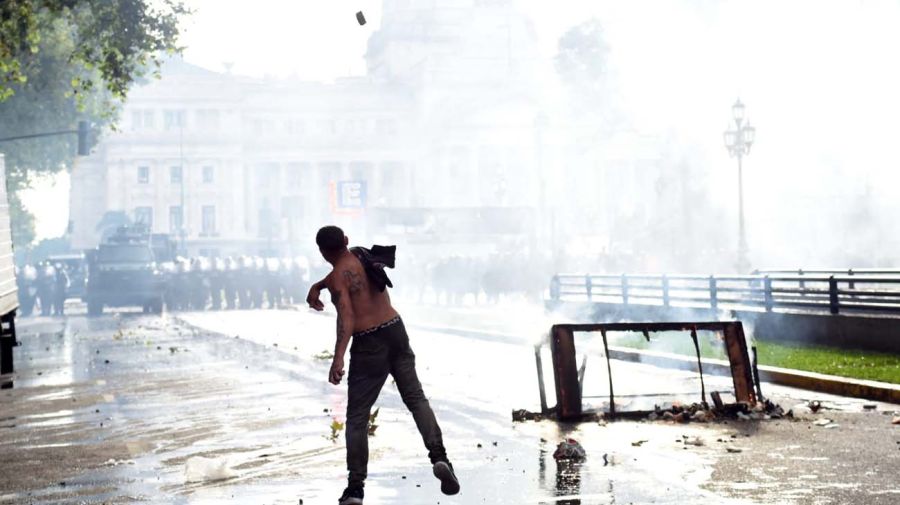 La marcha de los jubilados con los hinchas, la protesta en el Congreso 20250312