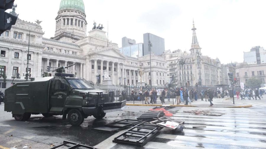 La marcha de los jubilados con los hinchas, la protesta en el Congreso 20250312