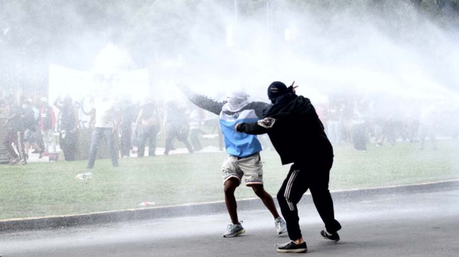 La marcha de los jubilados con los hinchas, la protesta en el Congreso 20250312