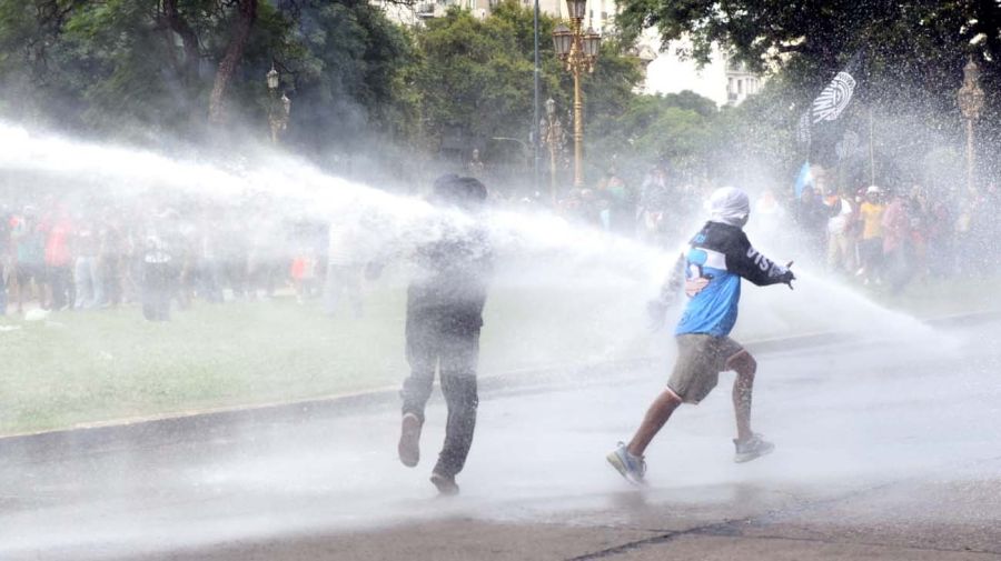 La marcha de los jubilados con los hinchas, la protesta en el Congreso 20250312