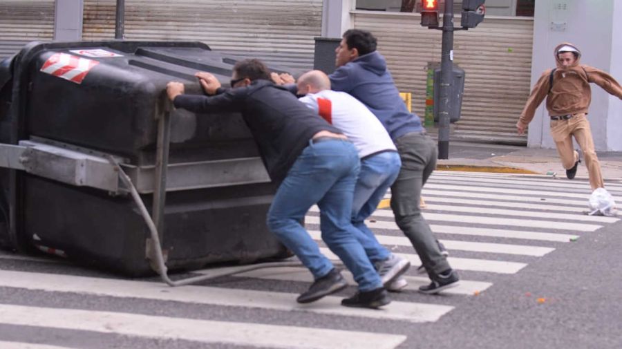 La marcha de los jubilados con los hinchas, la protesta en el Congreso 20250312