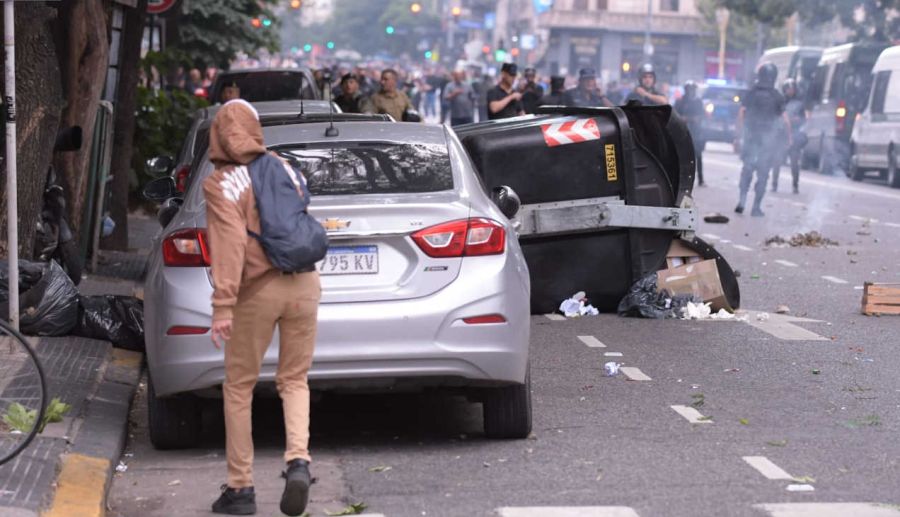 La marcha de los jubilados con los hinchas, la protesta en el Congreso 20250312