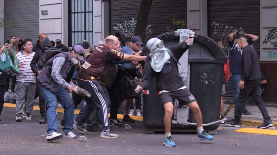 La marcha de los jubilados con los hinchas, la protesta en el Congreso 20250312