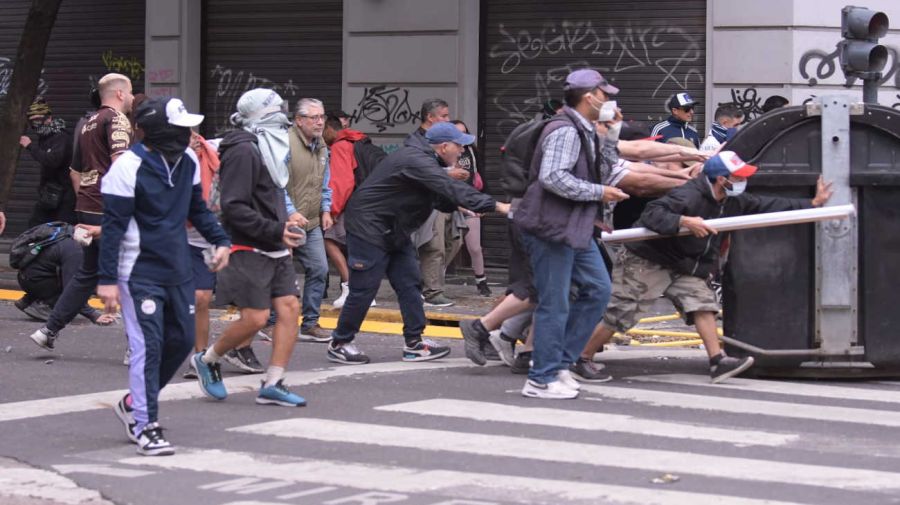 La marcha de los jubilados con los hinchas, la protesta en el Congreso 20250312