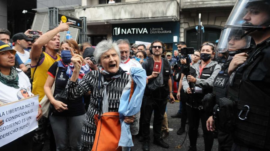 La marcha de los jubilados con los hinchas, la protesta en el Congreso 20250312