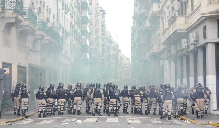 La marcha de los jubilados con los hinchas, la protesta en el Congreso 20250312