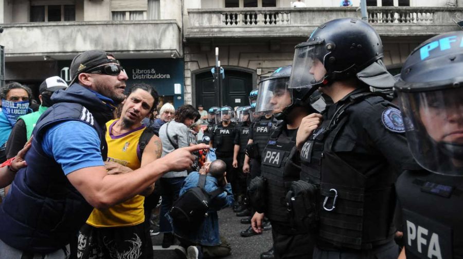 La marcha de los jubilados con los hinchas, la protesta en el Congreso 20250312