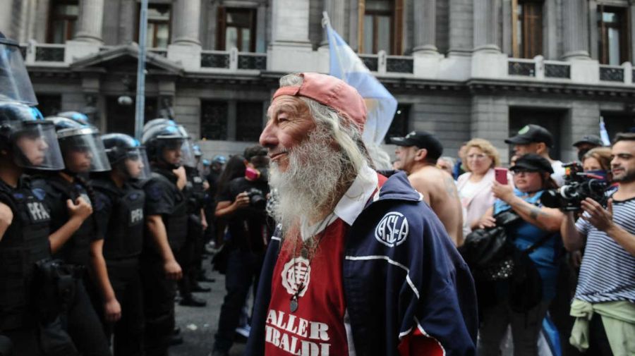 La marcha de los jubilados con los hinchas, la protesta en el Congreso 20250312