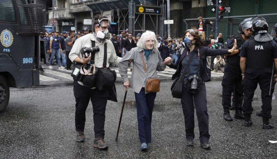 La marcha de los jubilados con los hinchas, la protesta en el Congreso 20250312 