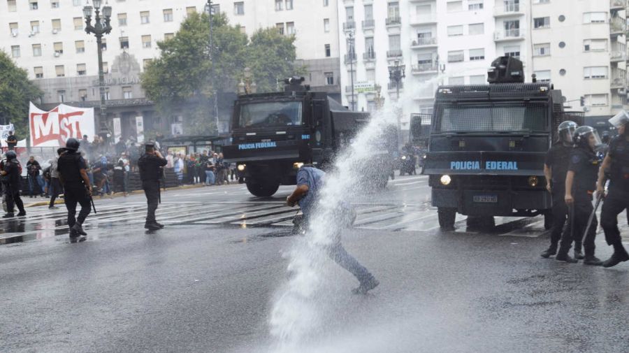 La marcha de los jubilados con los hinchas, la protesta en el Congreso 20250312 