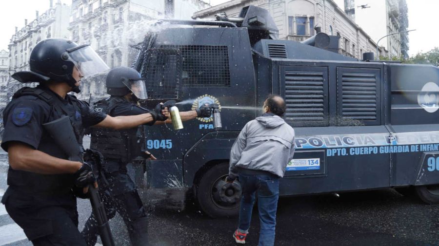 La marcha de los jubilados con los hinchas, la protesta en el Congreso 20250312 