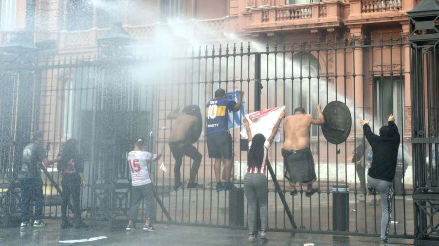 La marcha de los jubilados con los hinchas, la protesta en el Congreso 20250312