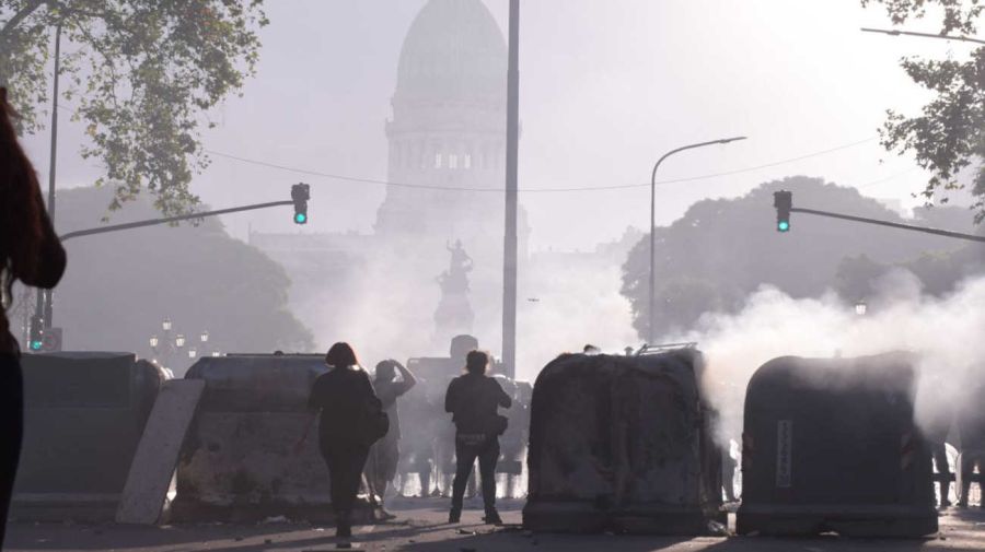 La marcha de los jubilados con los hinchas, la protesta en el Congreso 20250312