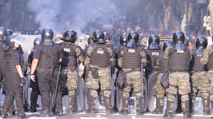 La marcha de los jubilados con los hinchas, la protesta en el Congreso 20250312