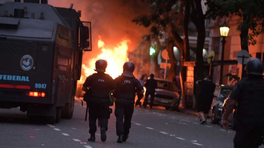 La marcha de los jubilados con los hinchas, la protesta en el Congreso 20250312