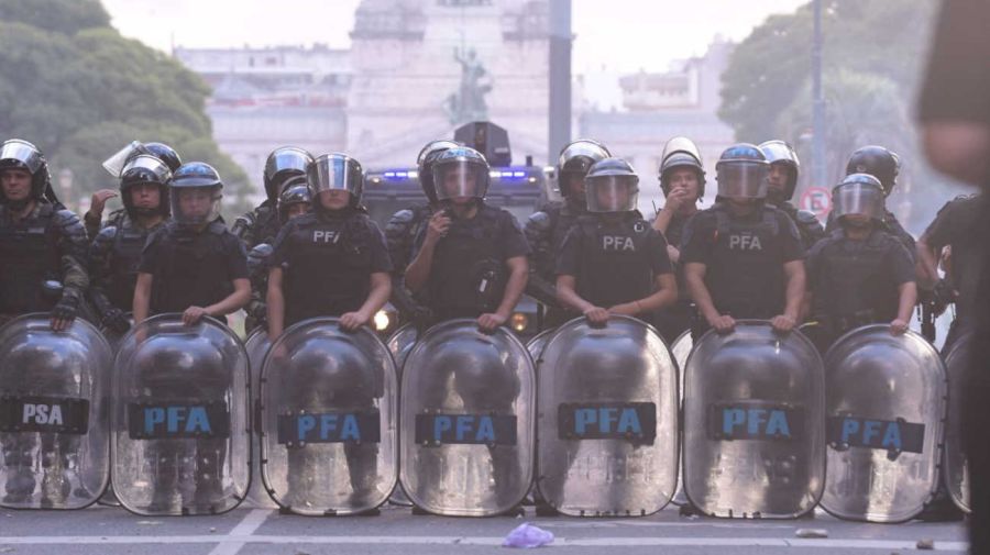 La marcha de los jubilados con los hinchas, la protesta en el Congreso 20250312