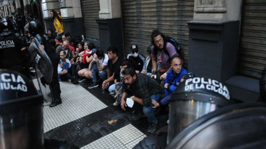 La marcha de los jubilados con los hinchas, la protesta en el Congreso 20250312