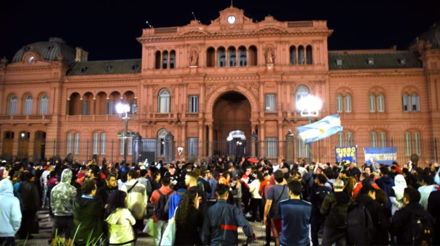 Cacerolazo en Casa Rosada por la represión a jubilados 20250312