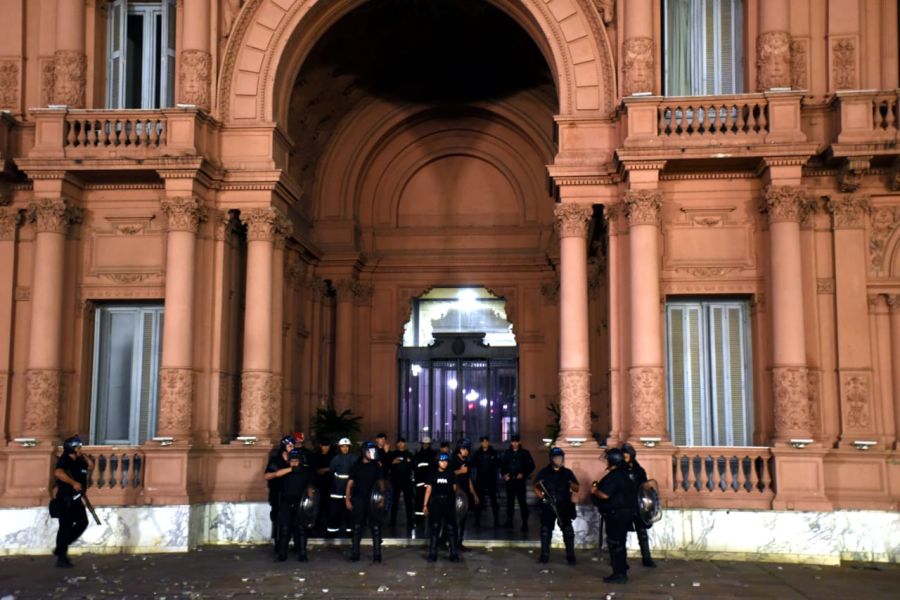 Cacerolazos en Casa Rosada por jubilados