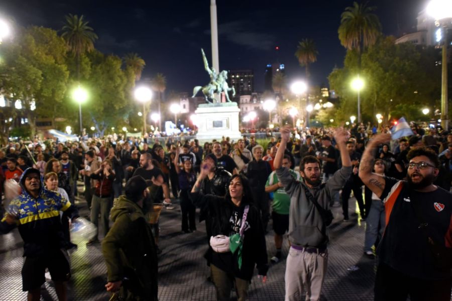 Cacerolazos en Casa Rosada por jubilados